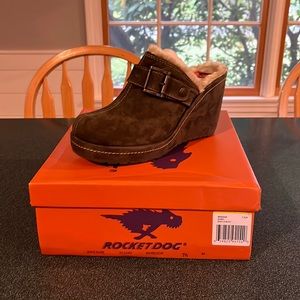 Rocket dog wedge slip on clogs